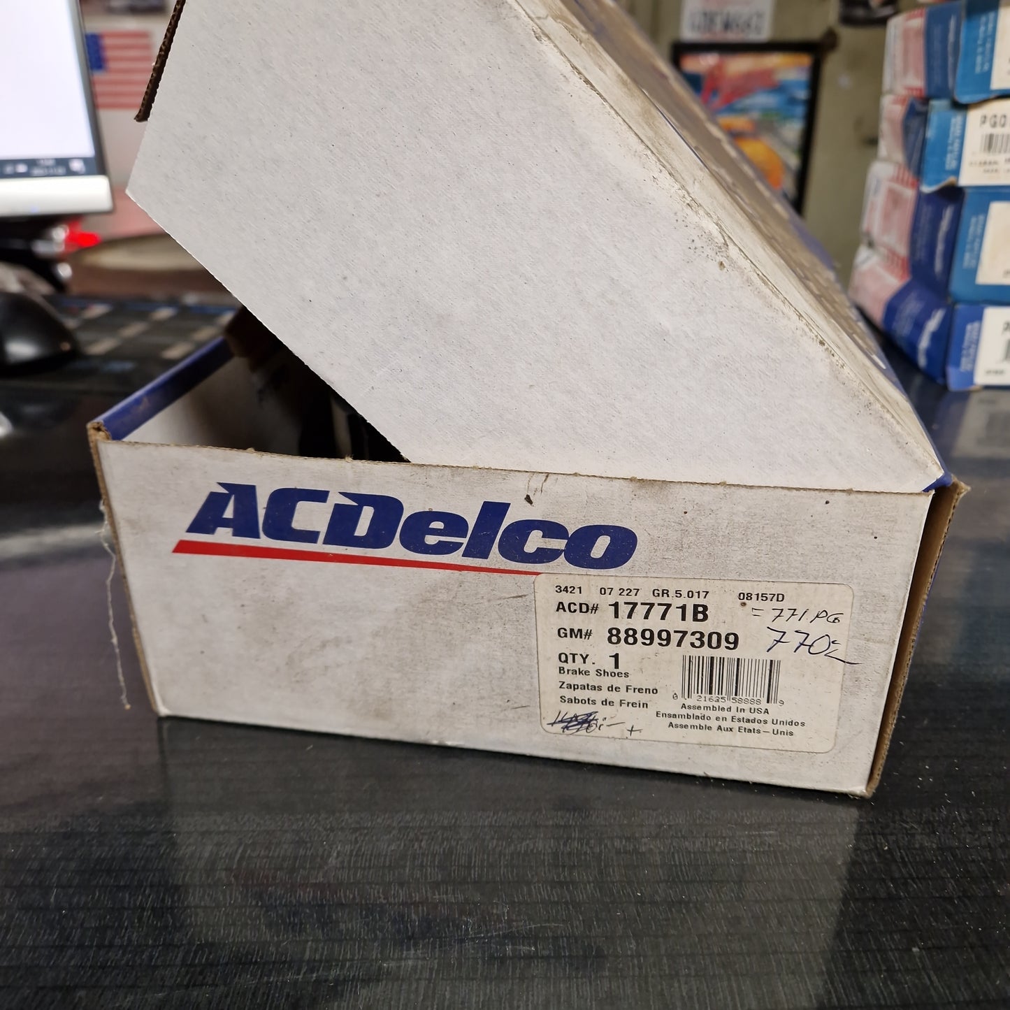 Handbromsbackar Chevrolet, Dodge, Ford, GMC Truck, Hummer 17771B, 88997309, 771PG