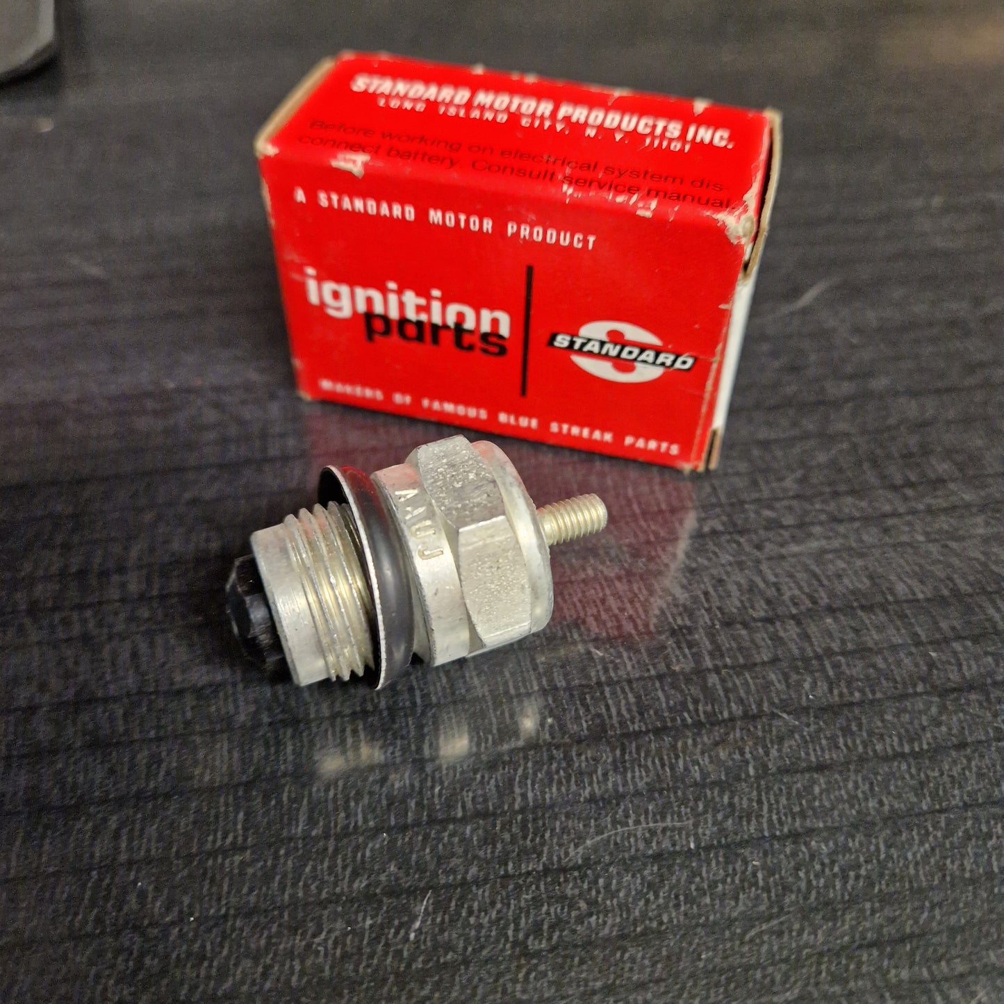 Neutralkontakt / Startspärrkontakt Chrysler 64-68, Ford. På växellådan. NS9