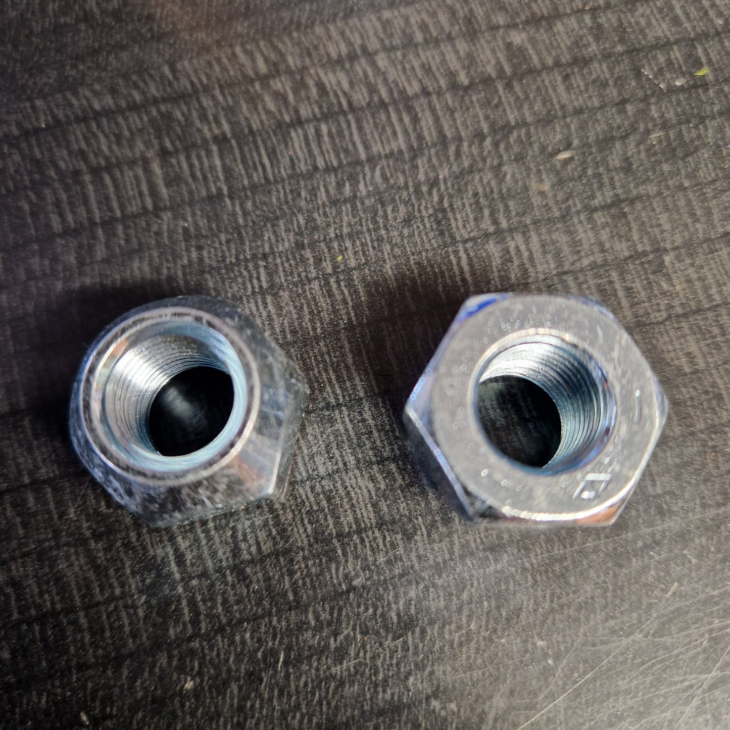 Hjulmutter 7/16" RH, 19mm Hylsa 611-014 (1950N) Dorman
