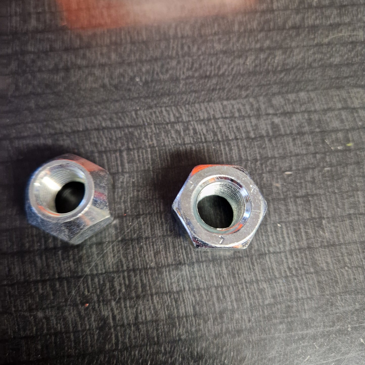 Hjulmutter 7/16" LH, 19mm Hylsa 1951N 611015