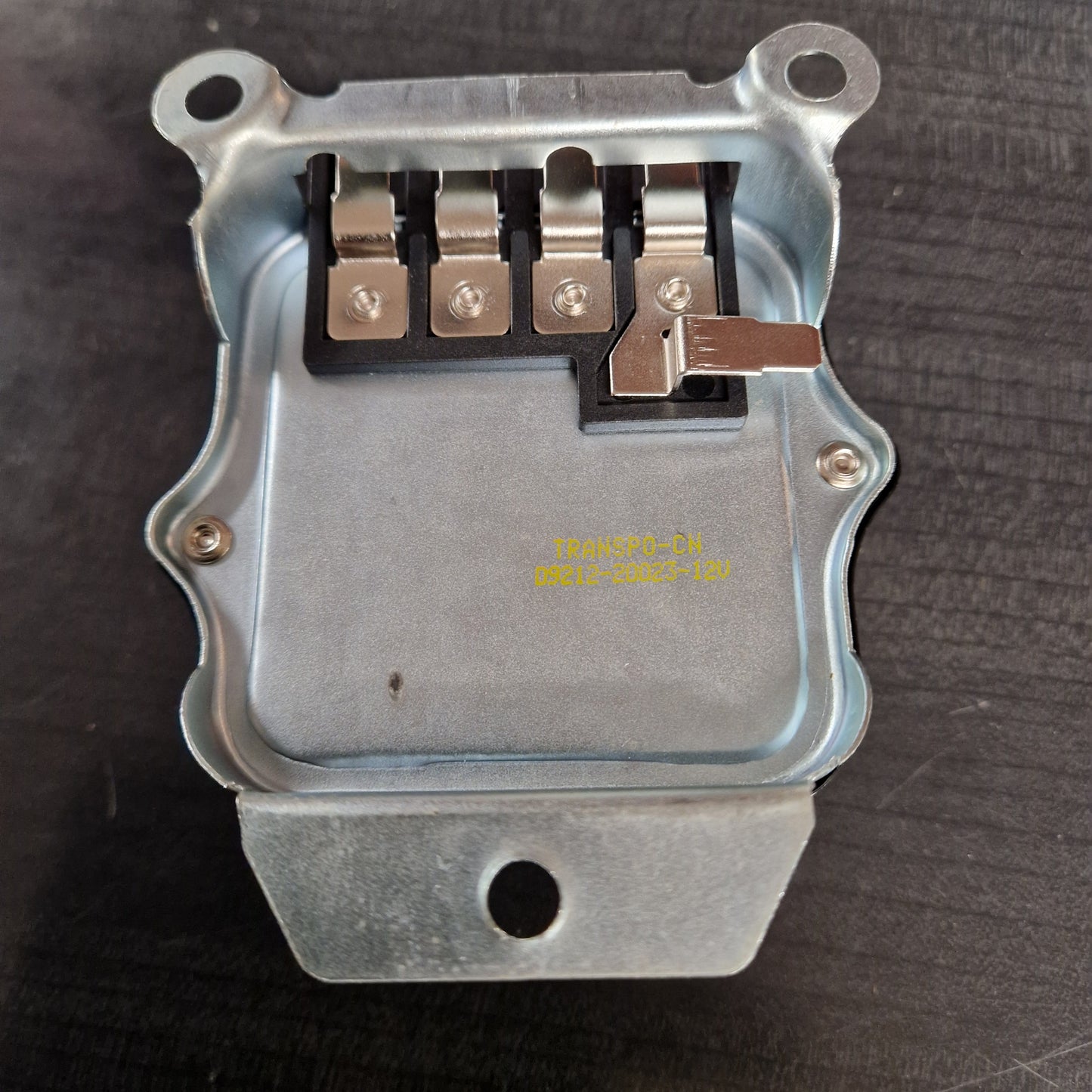 Laddningsrelä Elektroniskt GM (För Mekaniskt laddningsrelä ..Se VR103). D9212
