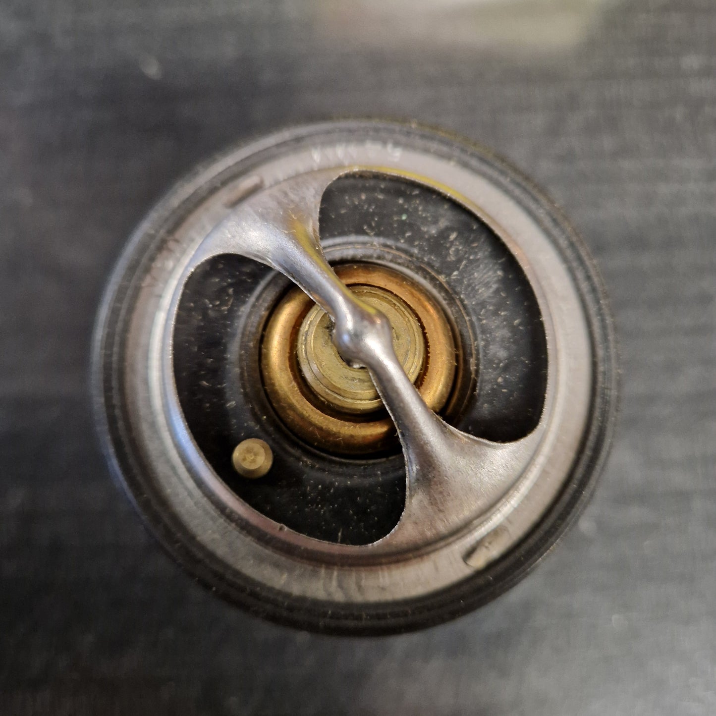 Termostat 82°C 54mm Cadillac, GM 93-11 14228 (33808)