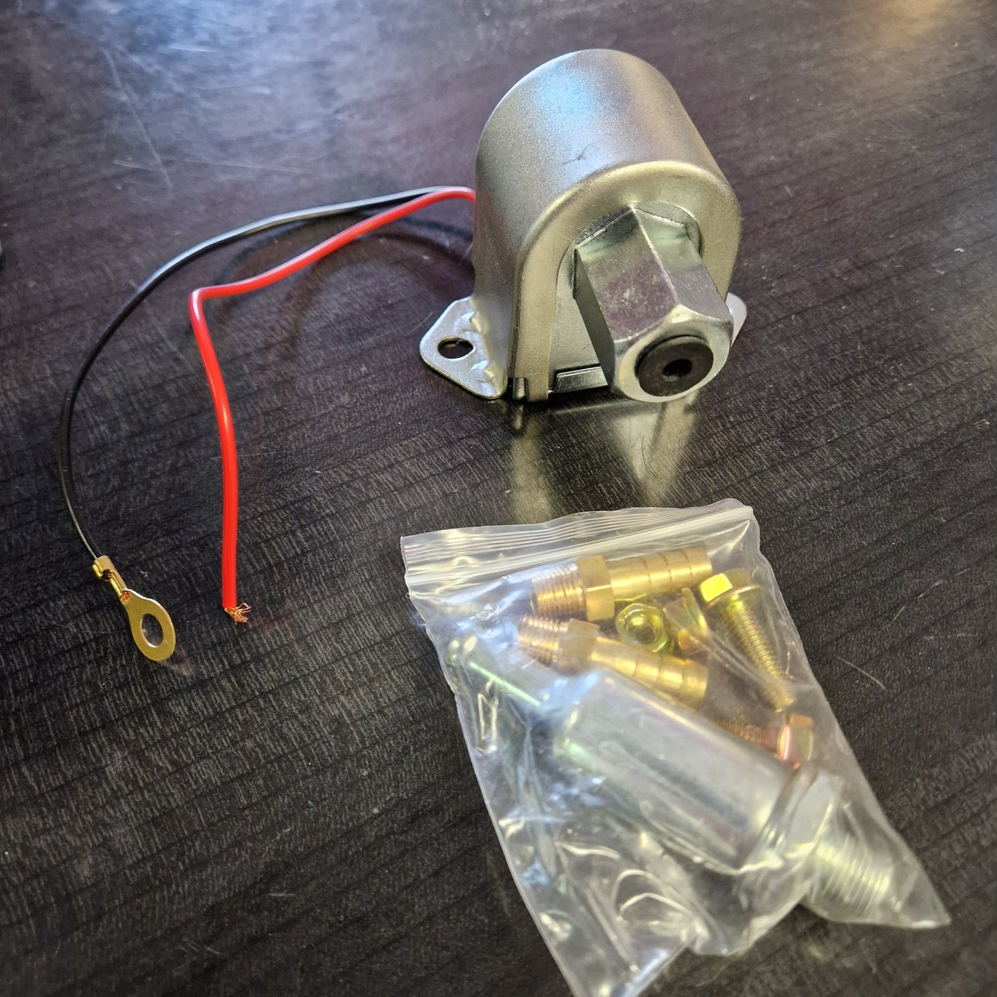 Bränslepump Elektrisk 4 psi 1/8" anslutning Liten och lättplacerad AF49-1067 (AF491067)