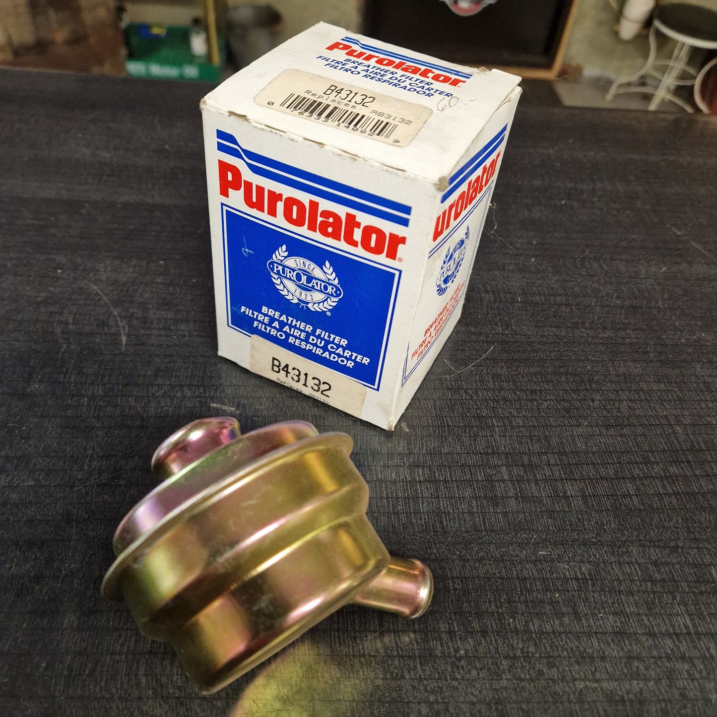 Oljelock med pip Ventilkåpa Push-in typ, Breather Tätning ingår ej. MoPar B43132 (9169)