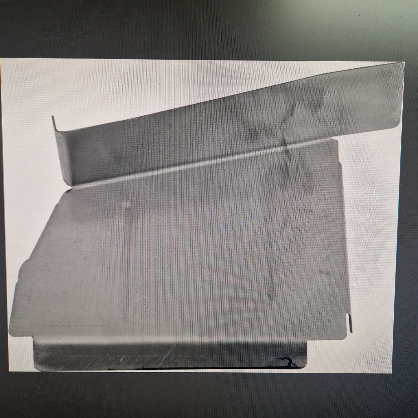 Stänkskyddsplåt Främre MoPar 70-74 E-body. Höger sida MM8131