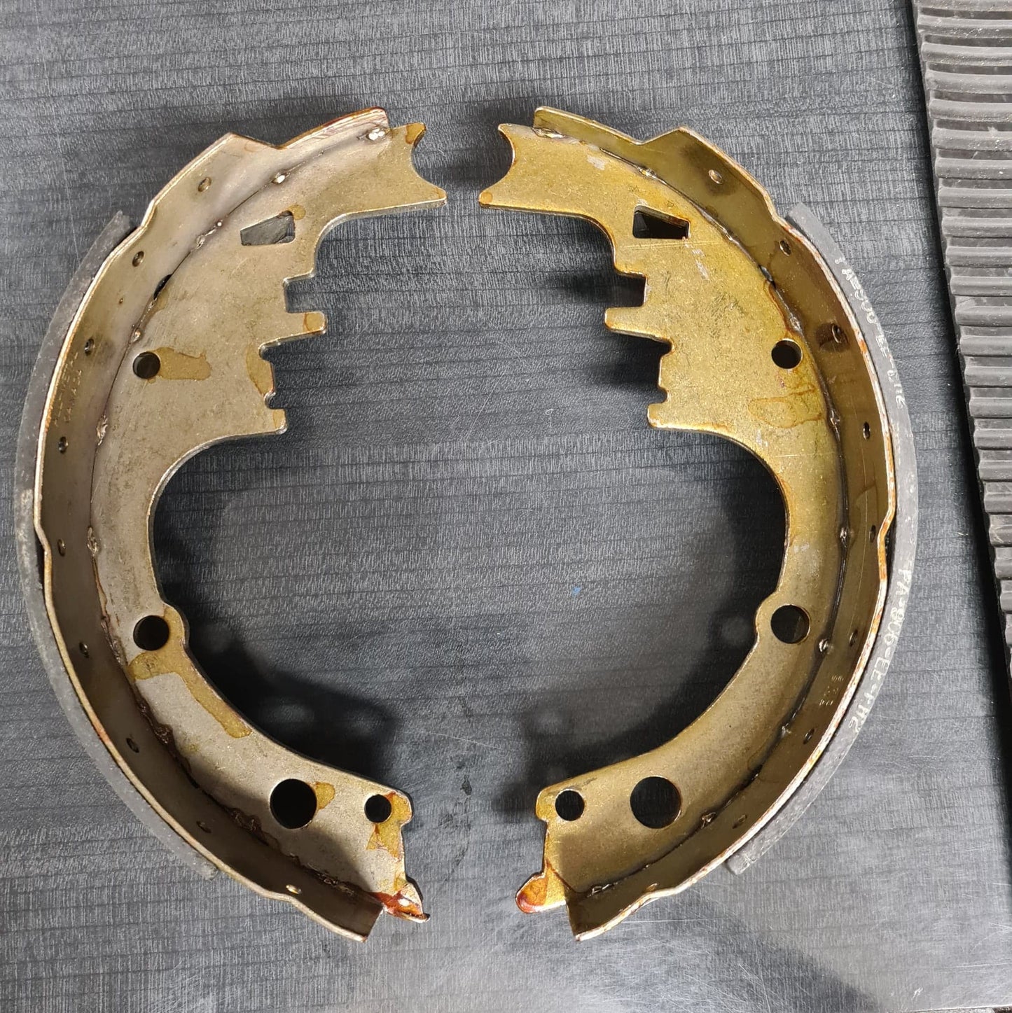 Bromsbackar Buick, Chevrolet, GMC, 9-1/2" x 2-1/2" Fram 246PG