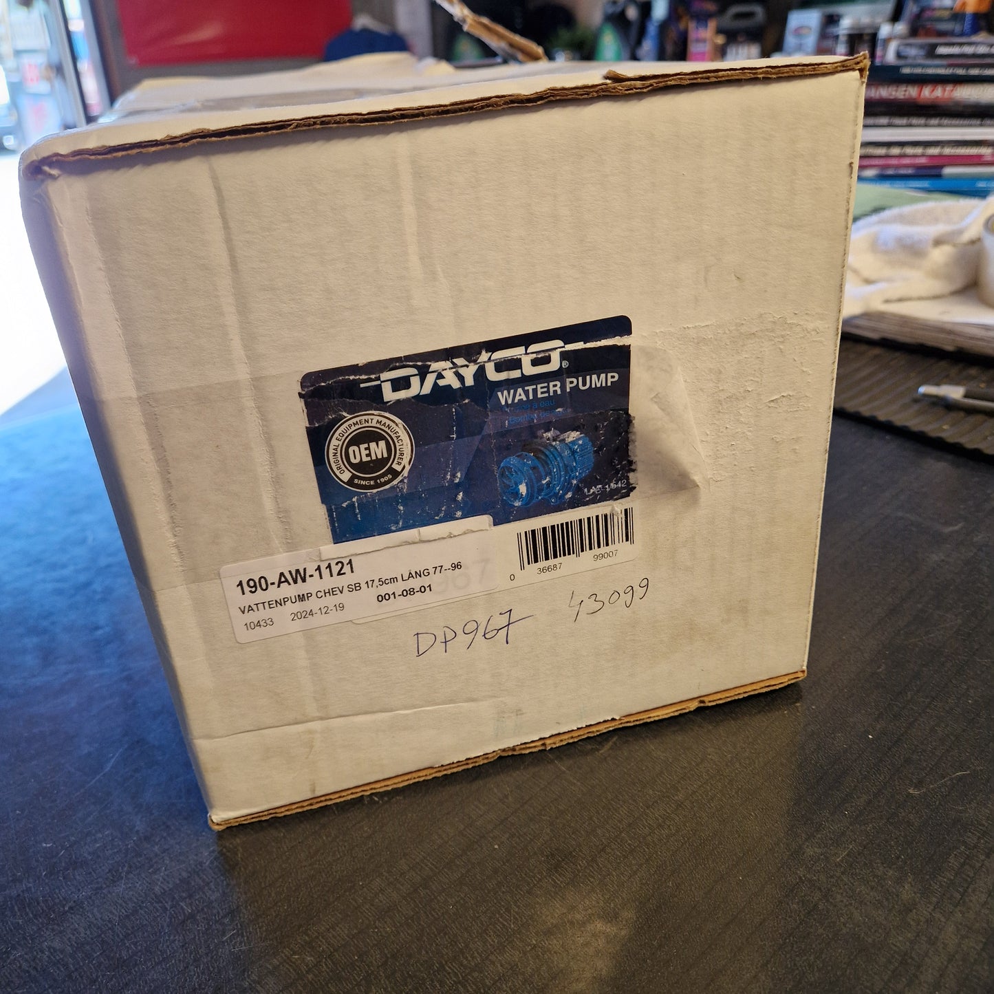 Vattenpump Chevrolet SB, 77--96 Lång Pump 17,6 cm. DP967 (AW1121, US1121, 43099)