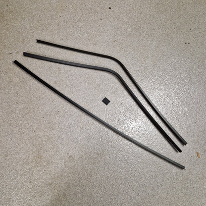 List bakruta, Rear Window Trim Set Dodge Charger 68-70, 4 delar  MB2806, CR01-HR07