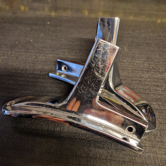 Carpet Chrome Trim, Kromlist till matta Plymouth Barracuda 1967 MoPar Hö + Vä 2527936, 2527937