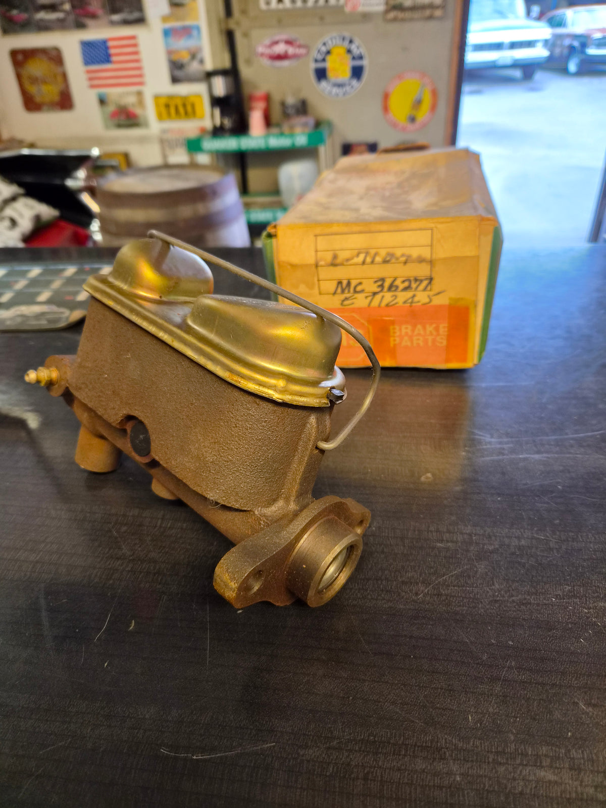 Huvudbromscylinder Ford, Lincoln, Mercury  68-71.  E71245, MC36277, 355-55002